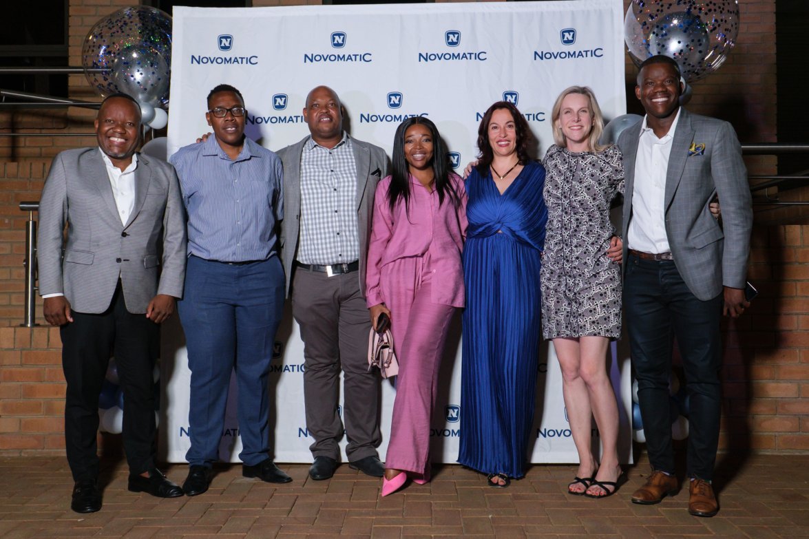 From Left: Obakeng Chikane (Jackpot City), Fulufelo Madula (Vukani), Sibusiso Maseko (Graceland),Itumeleng Rakgokong (Vukani Gauteng GM), Sonya Nikolova, Muriel Loftie Eaton, Theo Mbadamana (Jackpot City)